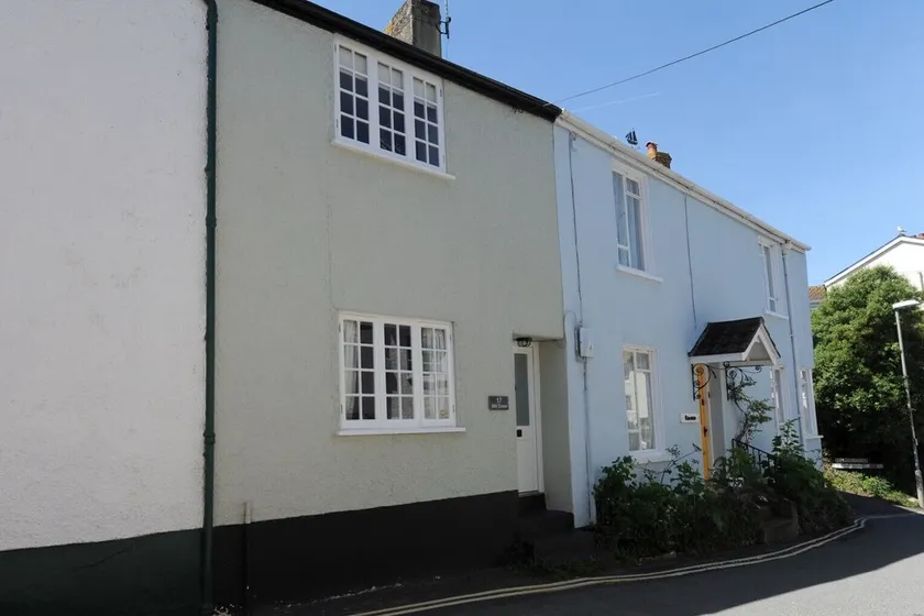 17 MILL GREEN, pet friendly, country holiday cottage in Lyme Regis - Image 1