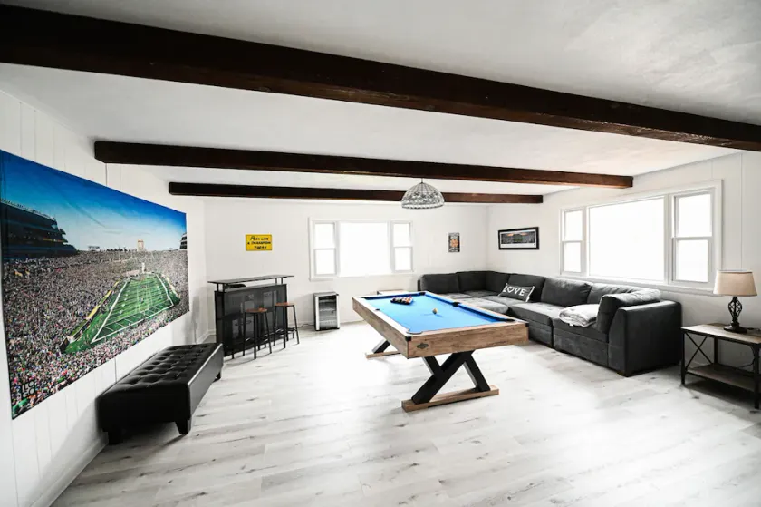 SB Home w Fireplace minutes to Notre Dame. Sleeps 6 - Image 1