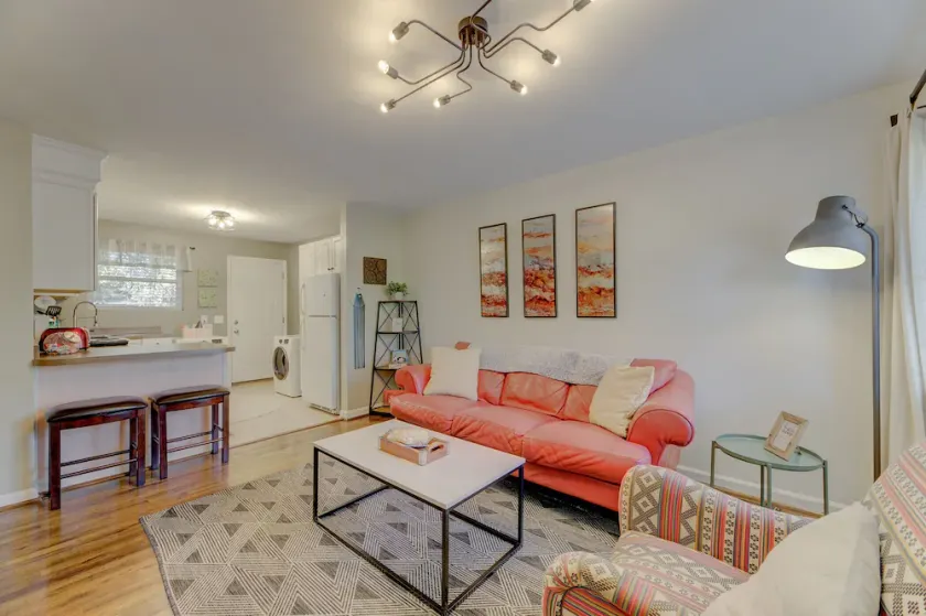 Comfy and Convenient Condo - Image 1