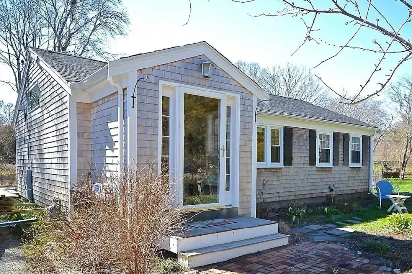 Mattapoisett Cottage with Bar Room - Image 1
