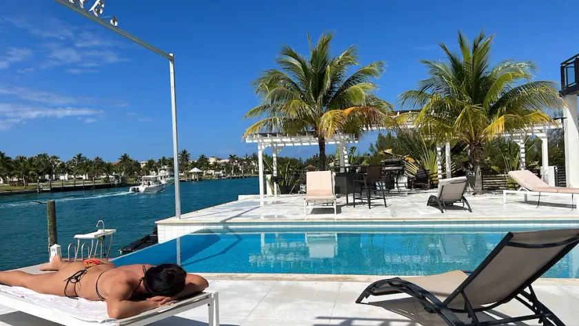 Waterfront luxury villa in Freeport Bahamas  - Image 1