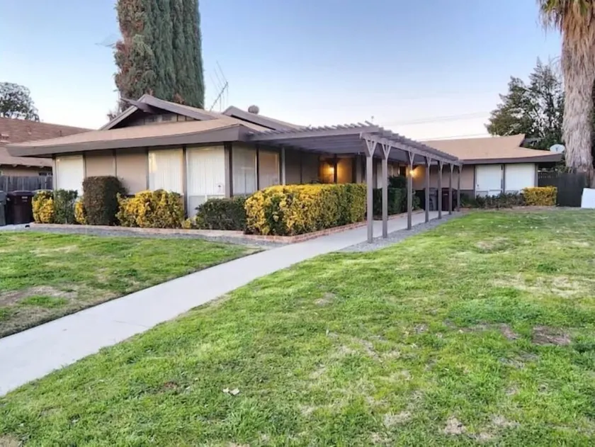 SALE! Centrally Located, Super Clean, 4x Queen Bed - Image 1