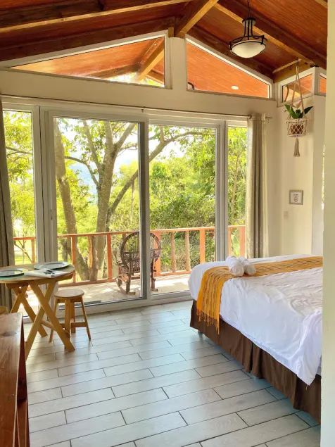 Beautiful Lakefront Treehouse at Mayalan Atitlán - Image 1