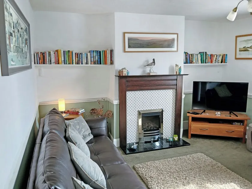4 bedroom accommodation in Sidmouth - Image 1