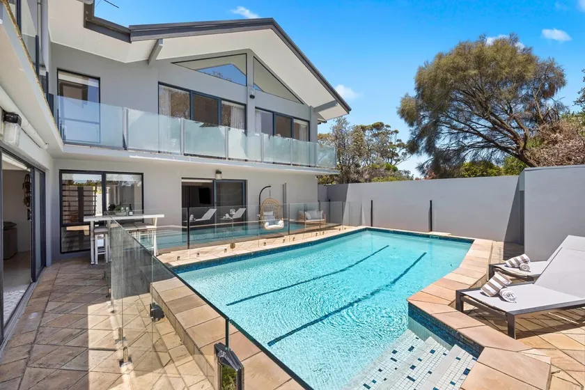 Absolute Beachfront - Luxury Accommodation in Rosebud - Image 1