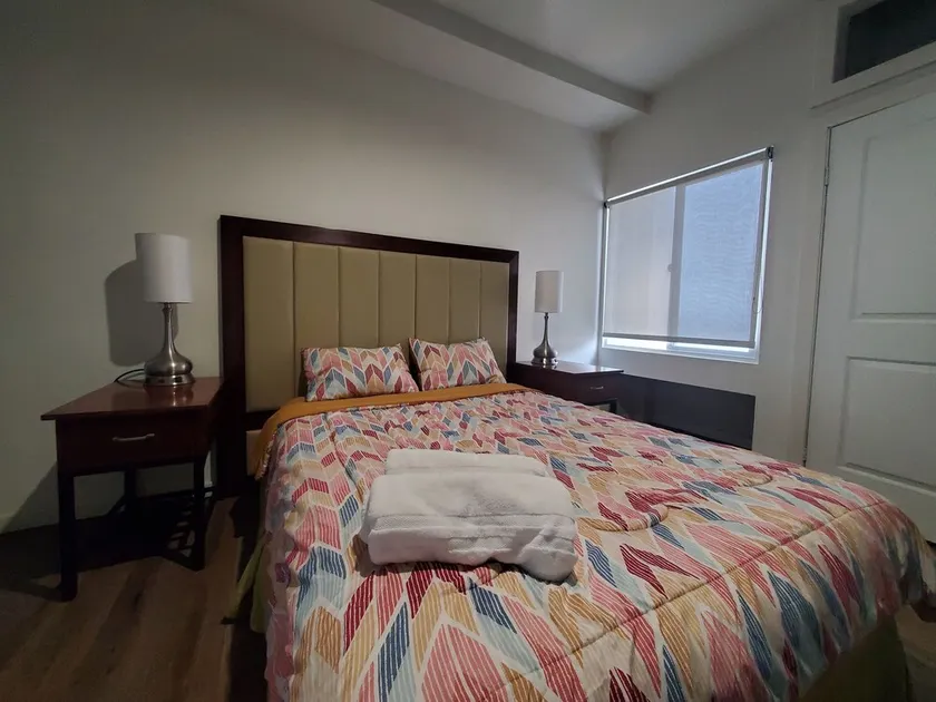 Spacious 2 bedroom apartment by the bullring - Image 1