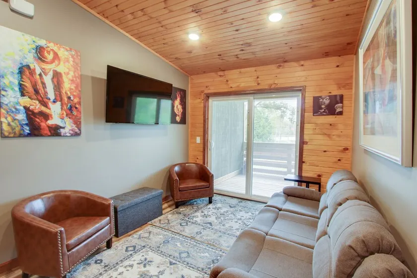 The 4th Overlook Seeps 4, In-between Crystal Mountain and Traverse City! WI-FI  - Image 1
