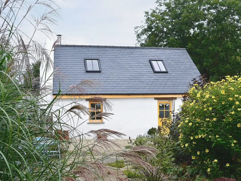 1 bedroom accommodation in Llandovery - Image 1