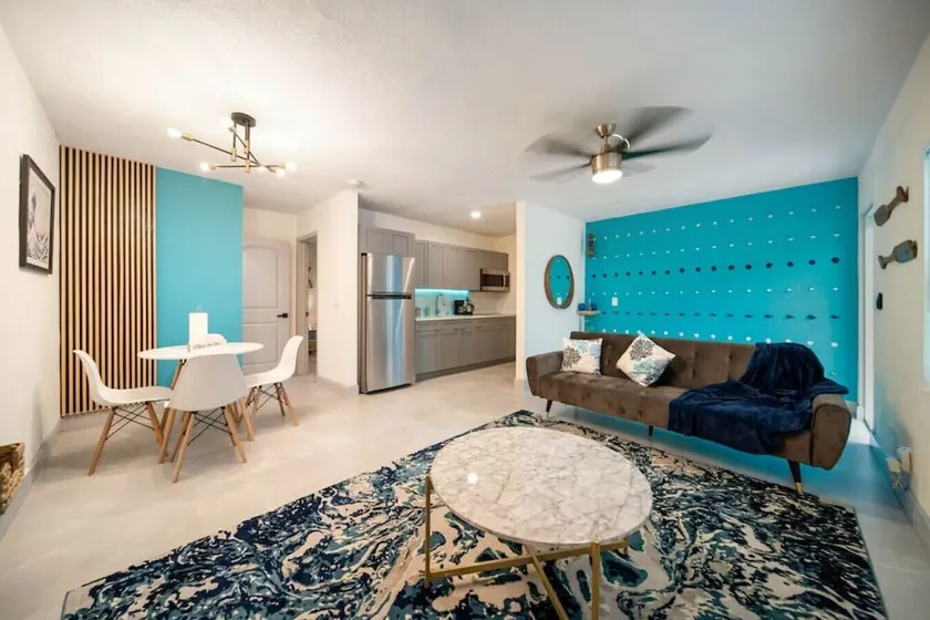Las Olas Newly Renovated Coastal 1BR Near Beach - Image 1