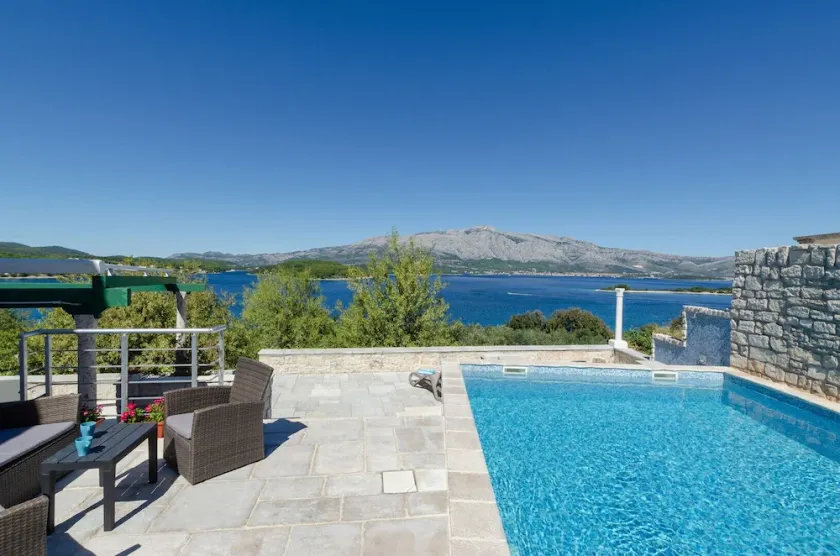 Traditional stone house with swimming pool - Image 1