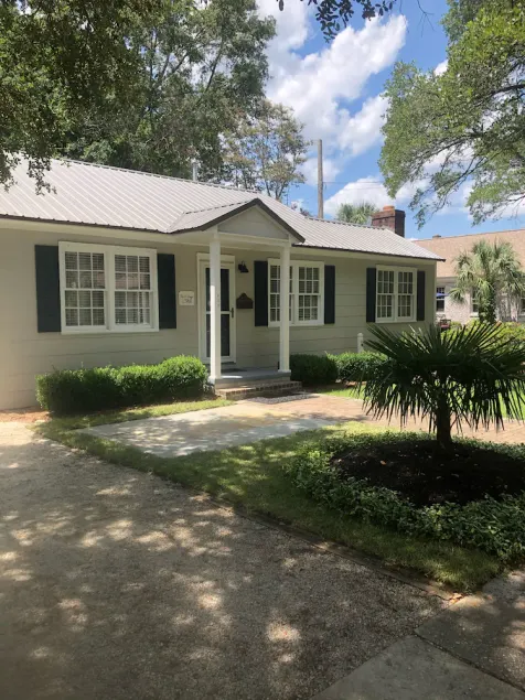 Historic District,3 bedrooms & 2 full baths, one level. Fenced backyard. Porch. - Image 1