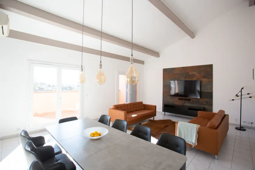 STUNNING 3 BED PENTHOUSE LEJLIGHED - NYT RENOVERET - GRIMAUD - Image 1