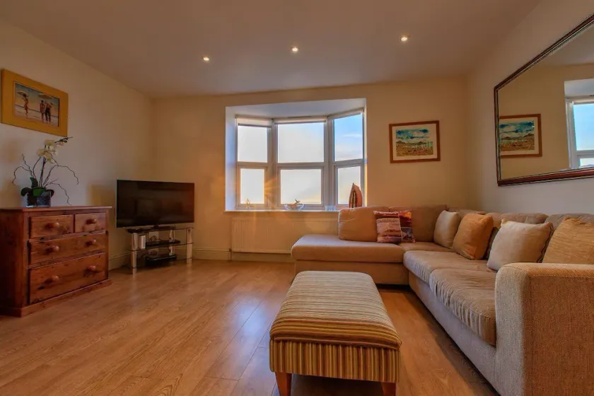 Victoria Parade - Direct sea views and private parking space - Image 1