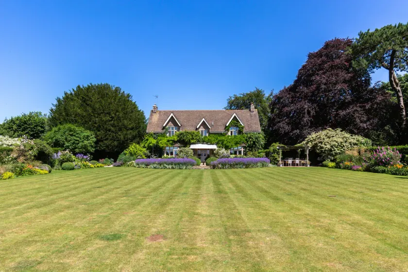 Outstandingly Beautiful Cotswold Retreat w.swimming&tennis - Image 1