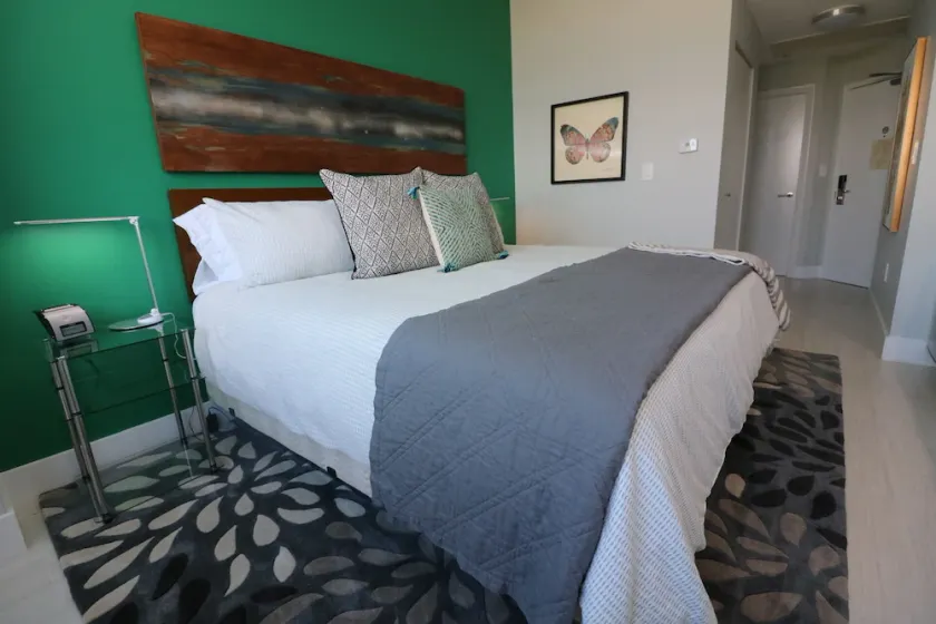 Renovated 21st Fl. Private Unit located in Coconut Grove Hotel! - Image 1