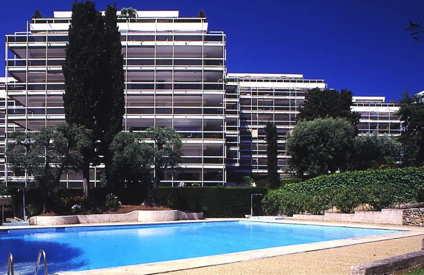 Apt. 5 people Antibes July quiet, shady park, sea, swimming pool - Image 1