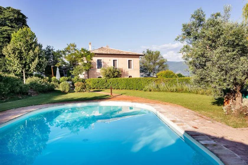 Sidste minut tilbud juli / august i høj kvalitet villa med privat pool i Umbrien - Image 1