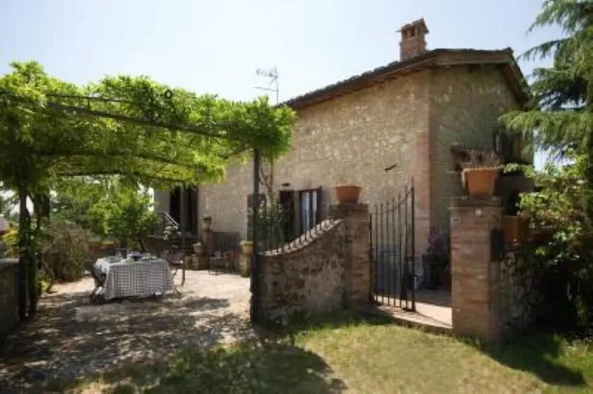 Apartamento en una granja en la aldea rural - Image 1