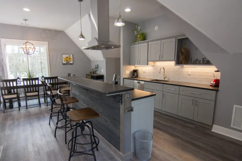 Clean, Modern, Lake Keowee Retreat Near Clemson - Image 1
