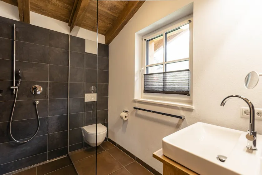 Luxury chalet with private sauna in Uttendorf - Image 1