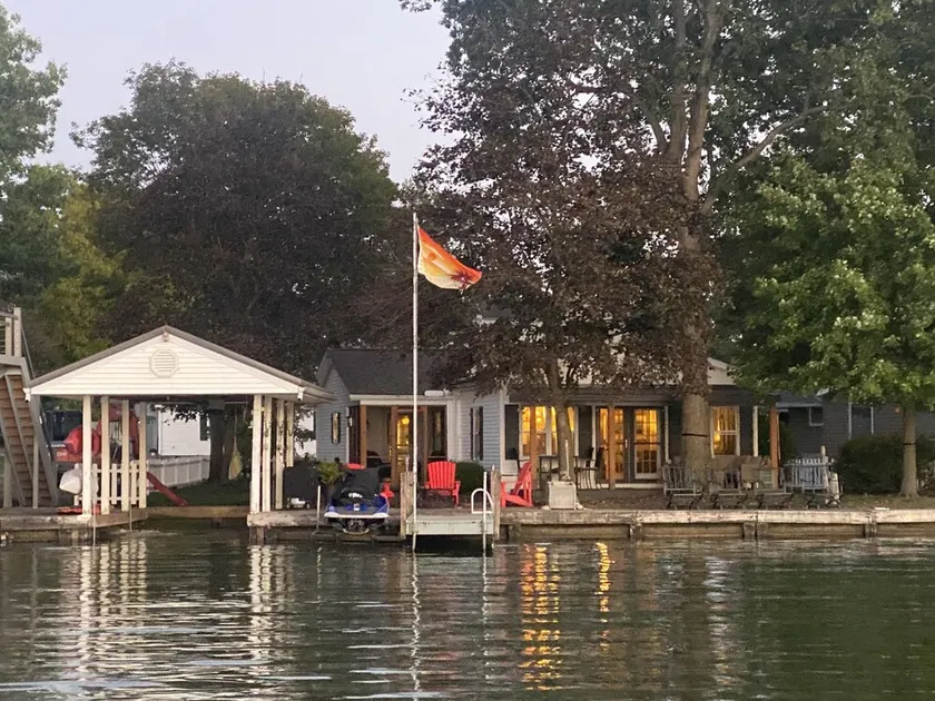 4 BR 2 Bath, Indian Lake waterfront sunset cottage. - Image 1