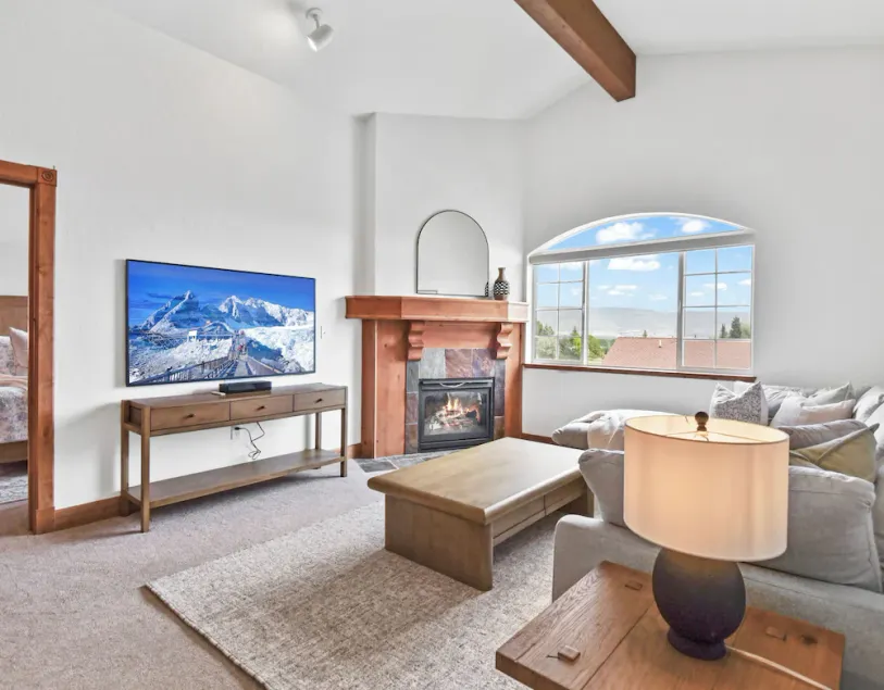 Adventure Hub~Nordic Ski, Snowmobile & Snow Shoeing Villa 3073-1 - Image 1