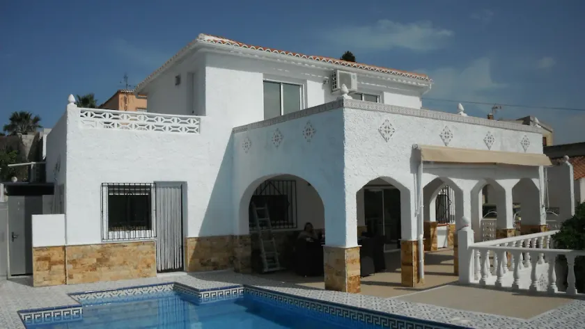 Lovely air con Familienvilla, Privater Pool nur 30 Minuten vom Flughafen Alicante entfernt - Image 1