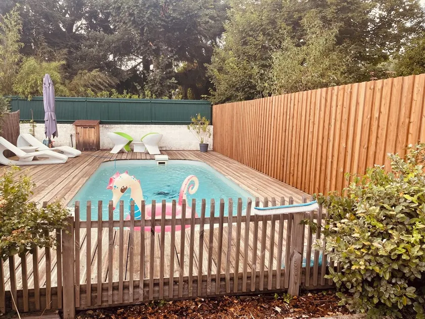 Charming town house with pool and garden - Image 1