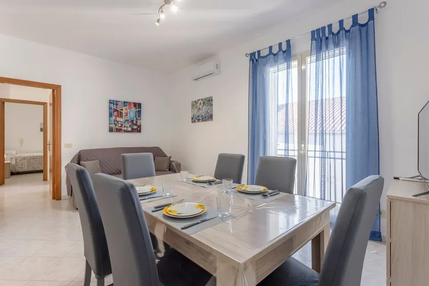 Holiday Apartment \"Contessa Vacanze Byron\" with Mountain View, 2 Balconies and Wi-Fi - Image 1