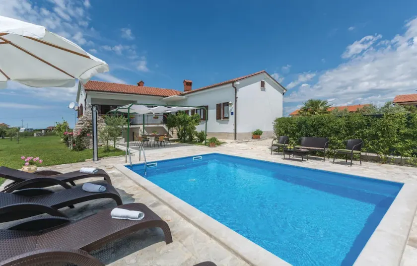 Beautiful Home In Brtonigla - Image 1