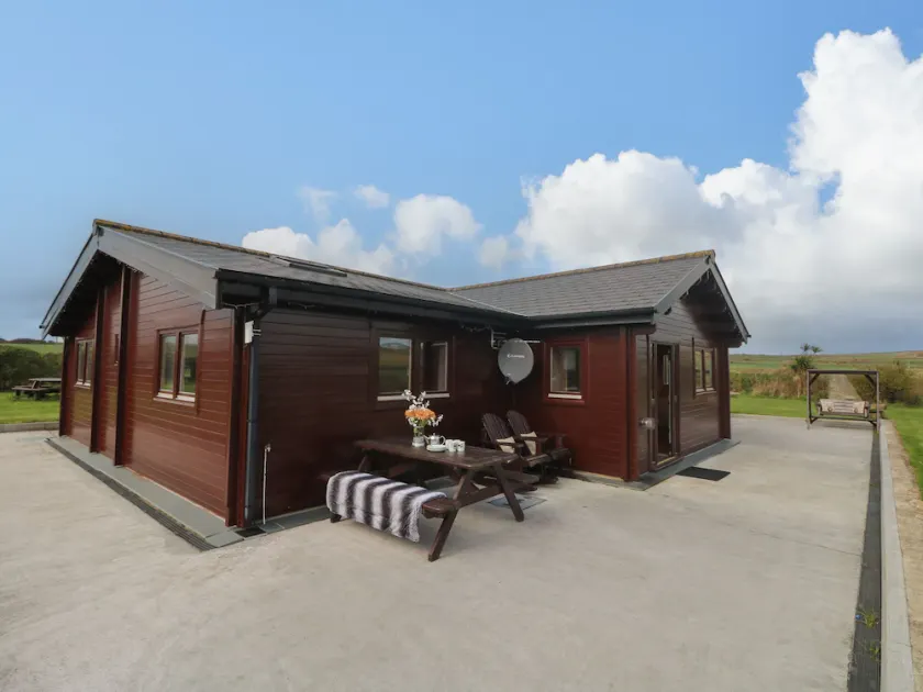 Chywolow Lodge, PENZANCE - Image 1
