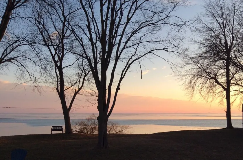 Fantastic Lake View! Quiet, Clean w/Deck, BBQ & Fire pit* Walk to 3 Wineries - Image 1