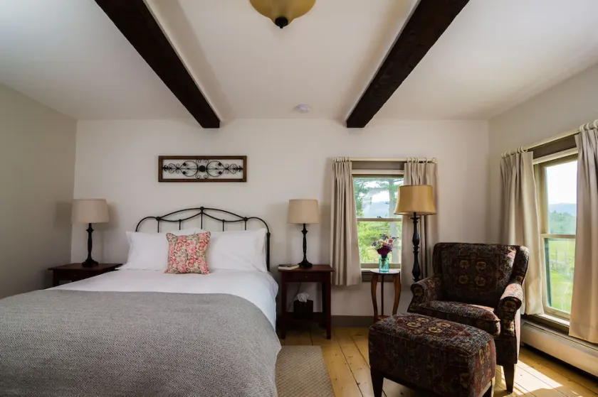 Forest Suite - 2 OR 3 Rooms + Bath - Image 1
