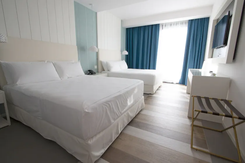 Ocean Suite: What could be more reassuring than the ocean? - Image 1