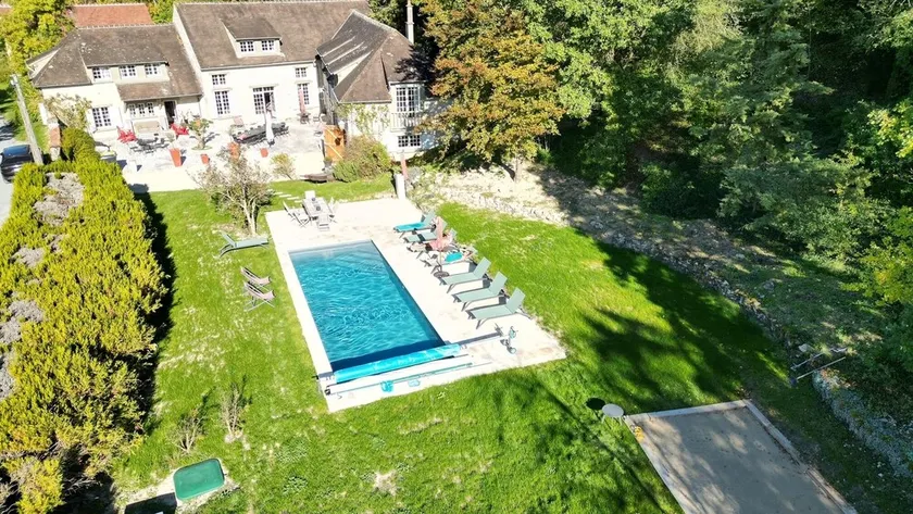 Luxurious residence swimming pool sauna pétanque billiards in magnificent listed village. - Image 1
