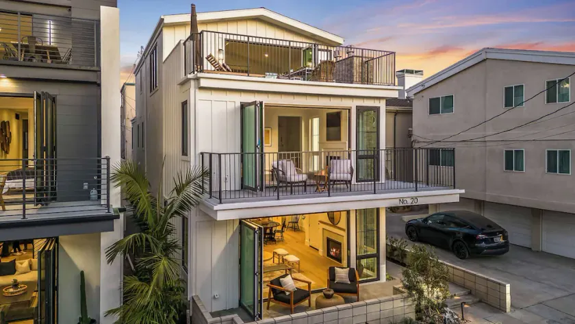 Beach Paradise Stunning 3-story in Long Beach! - Image 1