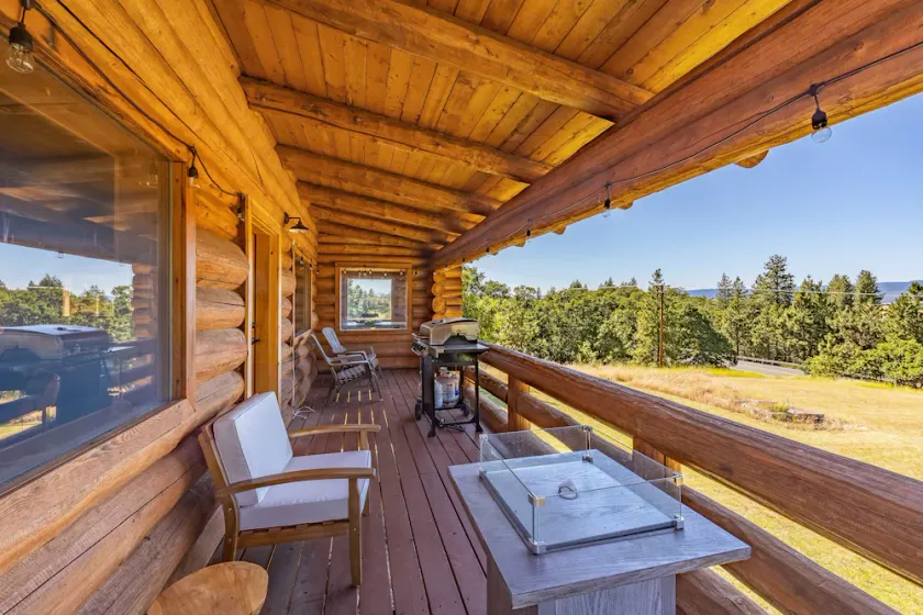 Rowland Log Cabin - Rustic Getaway in Eastern End of The Columbia River Gorge! - Image 1