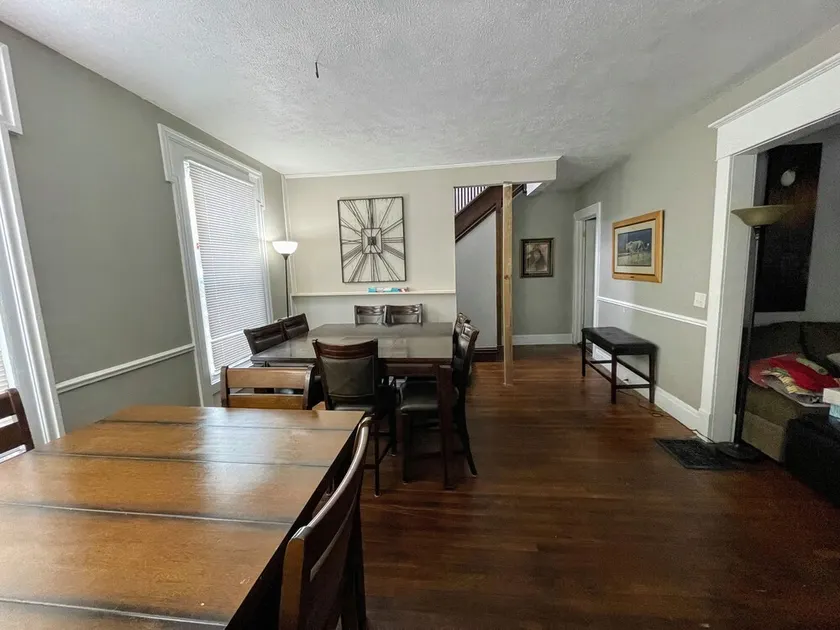 3 Miles to Downtown 3 Bedrooms 2 Full Baths. Kitchen, Dining & Gathering areas. - Image 1