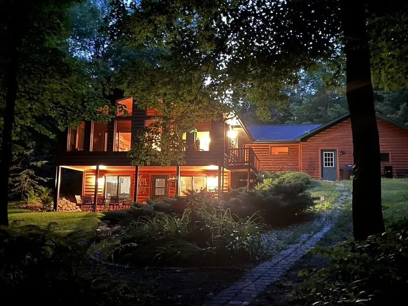 Spacious and Charming 3BR 3BA 2 Story Log Home, Canoe, Kayaks Included - Image 1