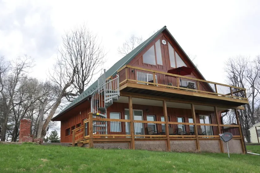 Spacious Studio on Monocacy River, Sleeps 4, Full Bath, Kitchenette. - Image 1