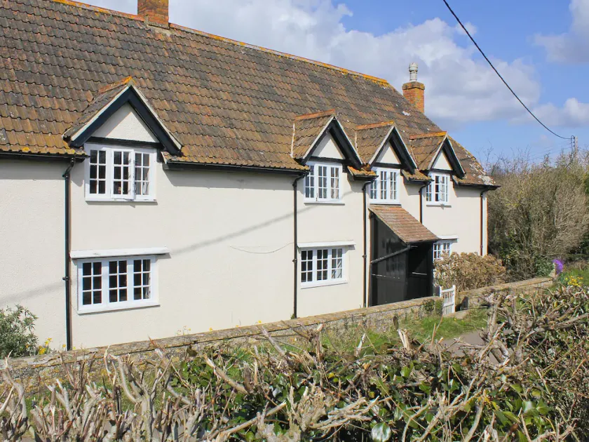 2 bedroom accommodation in Bickenhall, near Taunton - Image 1