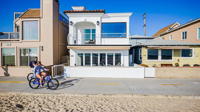 Entire Boardwalk Home on the Beach in Newport Beach with Beautiful Views - Image 1