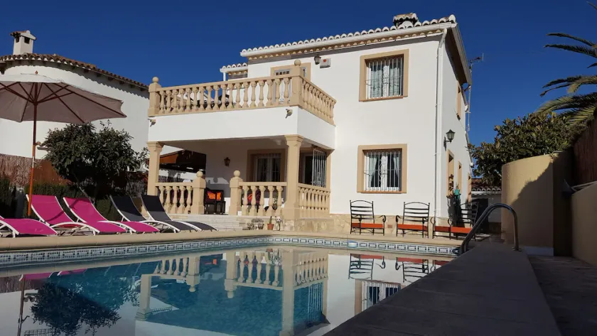 Smagfuld villa med privat pool, 3 soveværelser, WiFi, aircondition, hav - Image 1