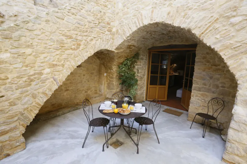 Atypical, very comfortable accommodation in the heart of a Gard hamlet - Image 1