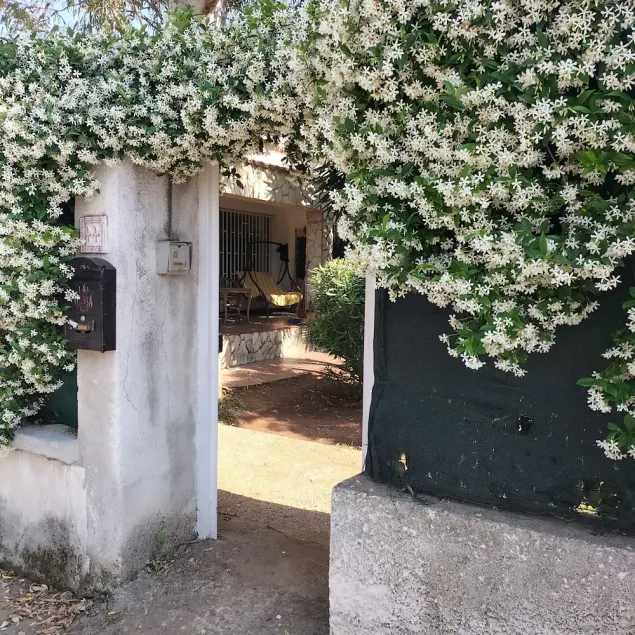 Portion of a villa within walking distance of Mondello. - Image 1