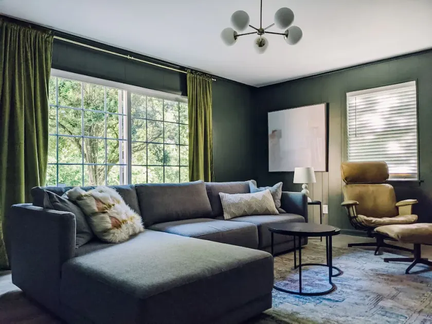 Centrally located, spacious and comfortable! Minutes from downtown/UT, shopping. - Image 1