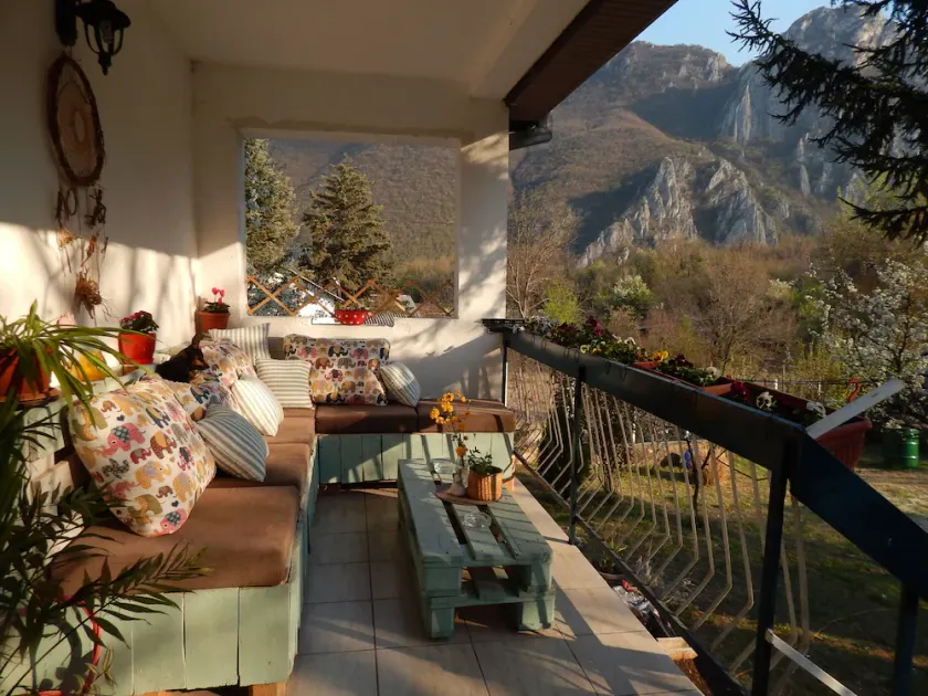 Impeccable Apartment With View in Dolna Matka - Image 1