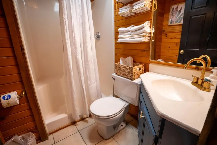 The Overlook Log Cabin - Offer a Queen bedroom, a Full & a Twin Bedroom,  and 2 twin beds with amazing Lake Barkley Views! - Image 1