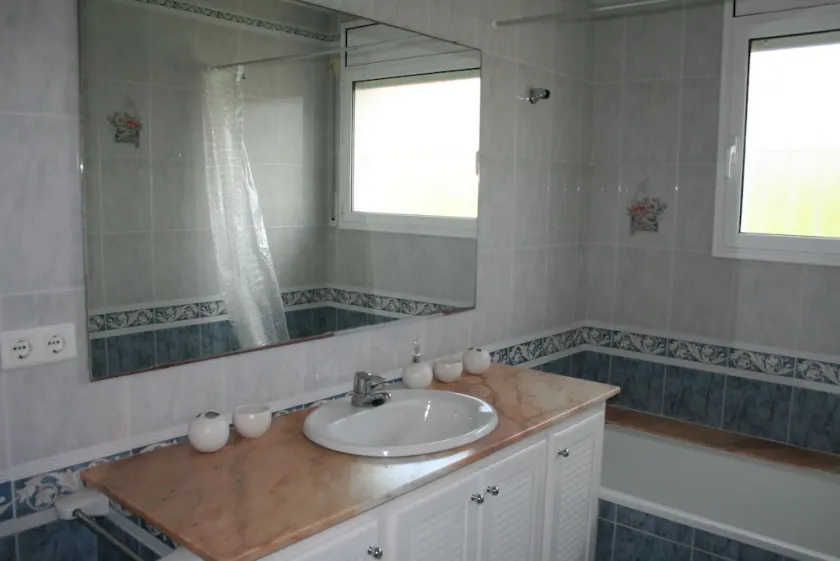 ESTARTIT VILLA STILL STIL PRIVAT POOL GARDEN WIFI LINEN HUSHOLDE INKLUDERET - Image 1