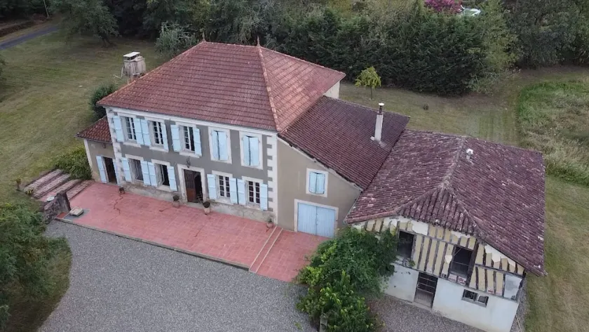 Old Country House With Swimming Pool - Image 1